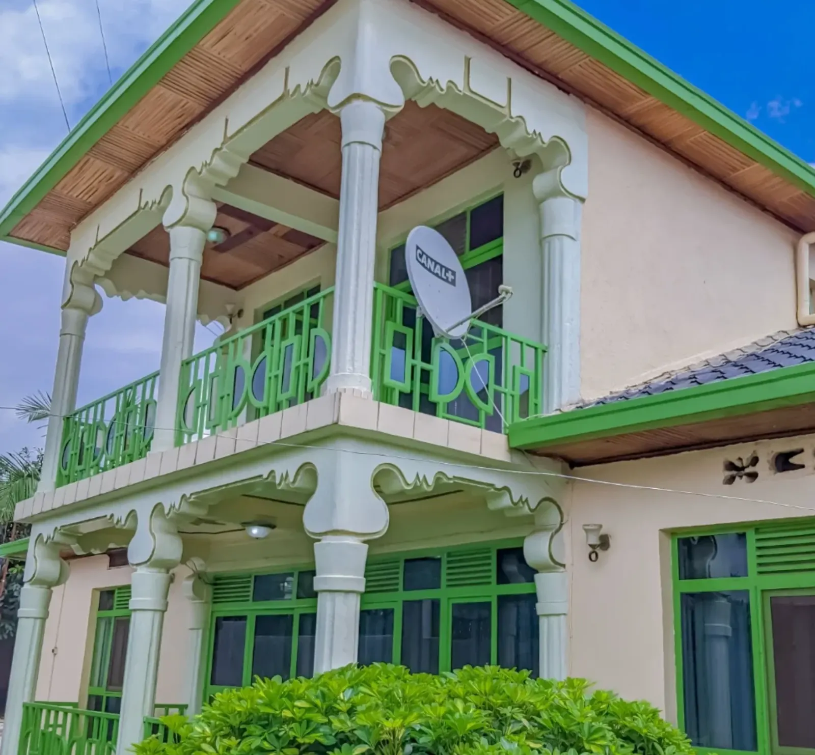 The upper balcony and carved columns